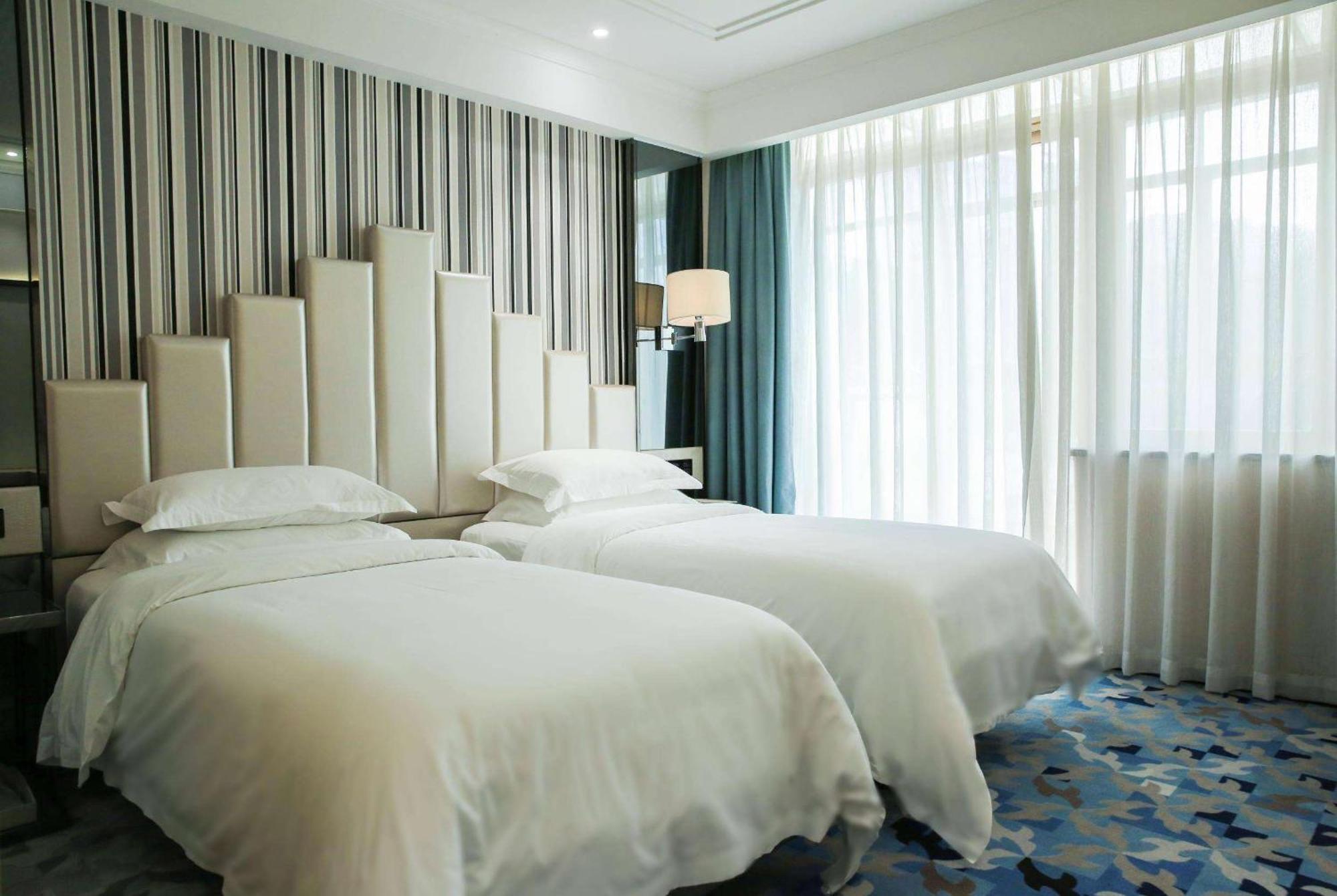 Ramada Shenzhen Baoan Otel Dış mekan fotoğraf